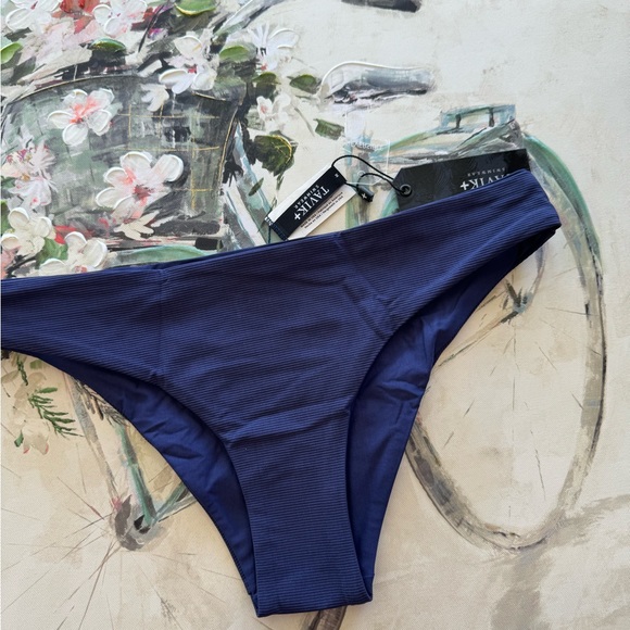 LAST PRICE🍒🤍TAVIK reversible swimming bottom 💐 - Picture 3 of 7